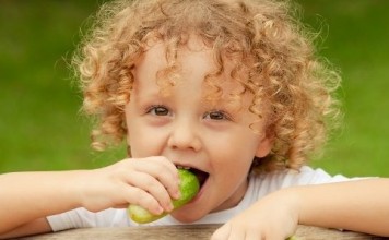 Руски педијатар: Не ги лекуваат децата „чудотворните“ лекови, туку начинот на живот